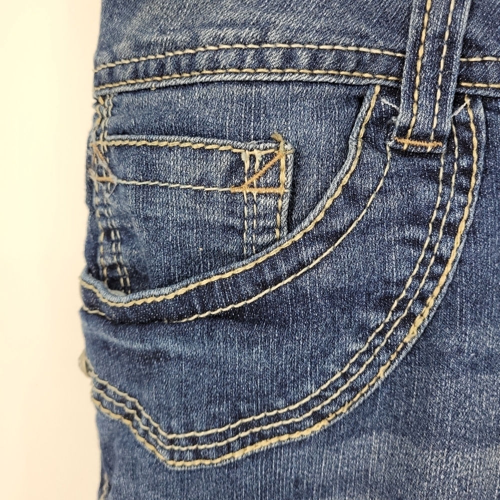 No Boundaries Womens Embroidered Rolled Cuff Bermuda Jean Shorts Size 17 - Picture 6 of 10